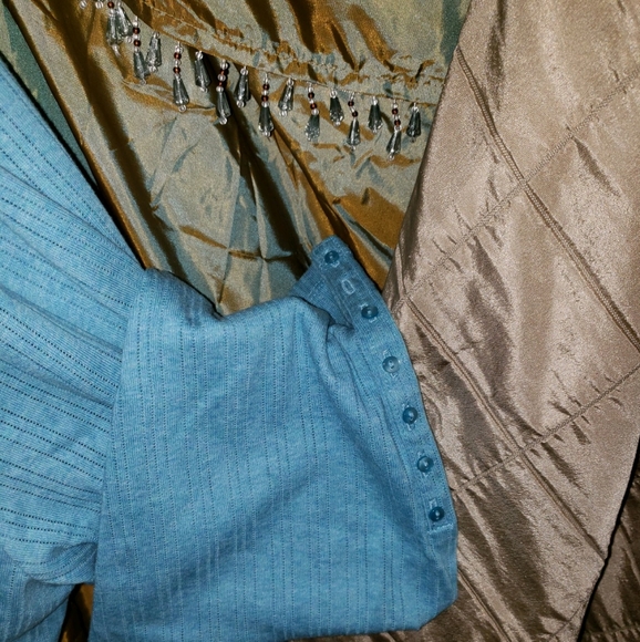 Women's Top - Picture 2 of 3